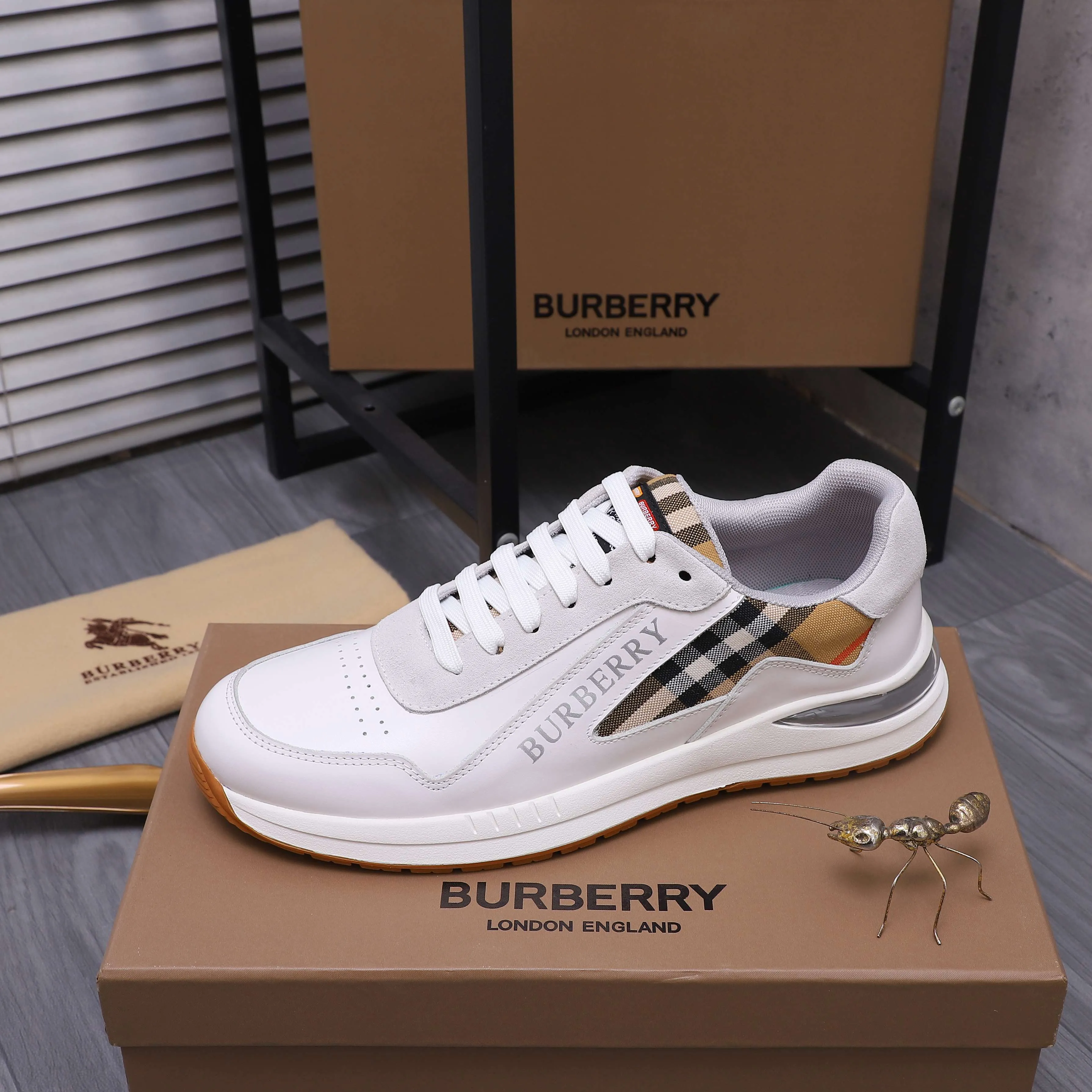 Men's shoes 💰442 Product trademark: Burberry "Burberry" casual shoes Regular size: 38-44 Product material: Selected cowhide stitching upper Breathable mesh lining Rubber outsole